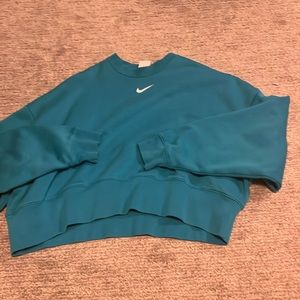 women nike crewneck